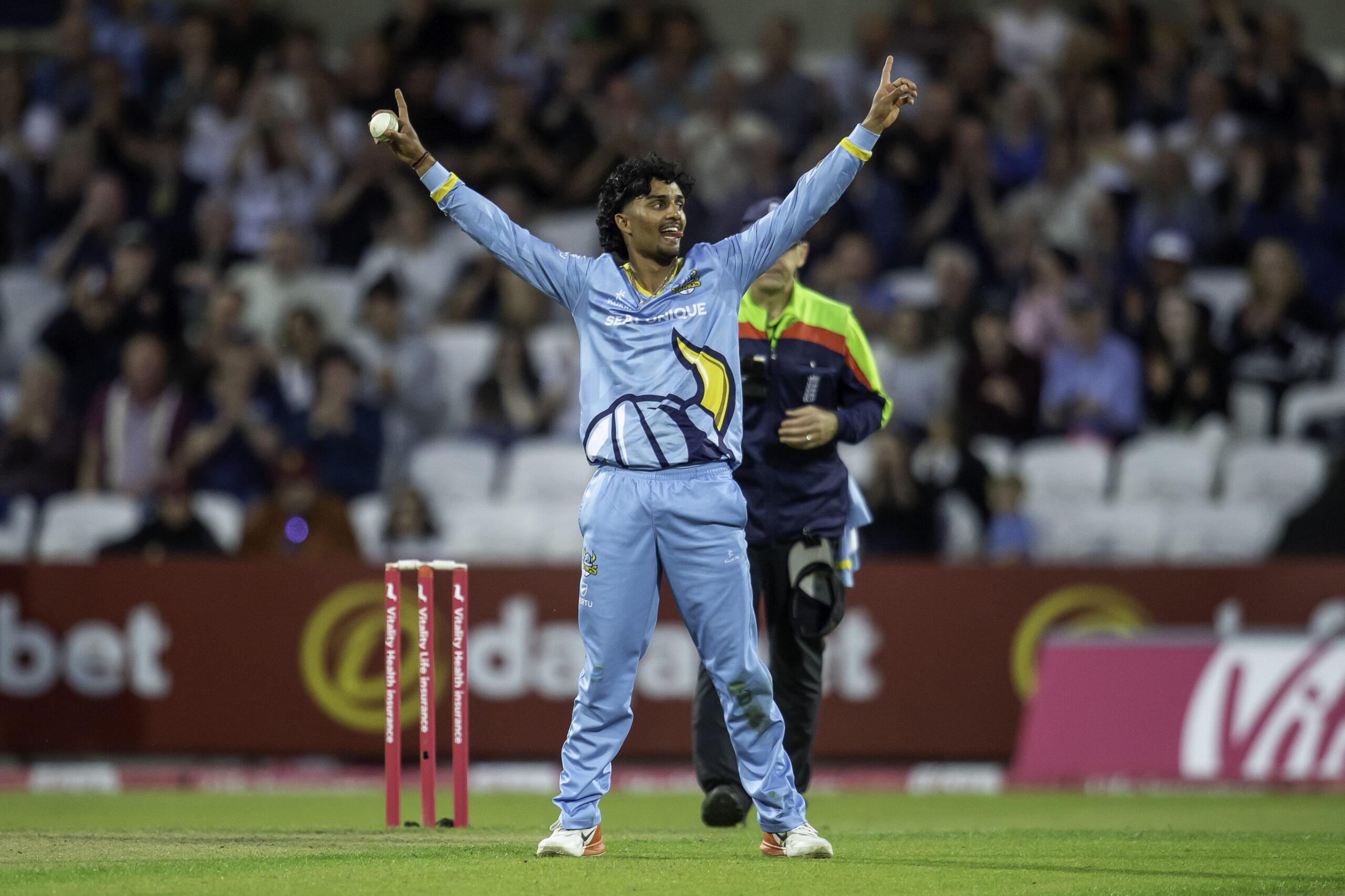 Win a Signed Jafer Chohan Shirt! - Yorkshire County Cricket Club