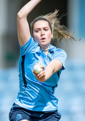 Rachel Slater bowling in a Northern Diamonds fixture