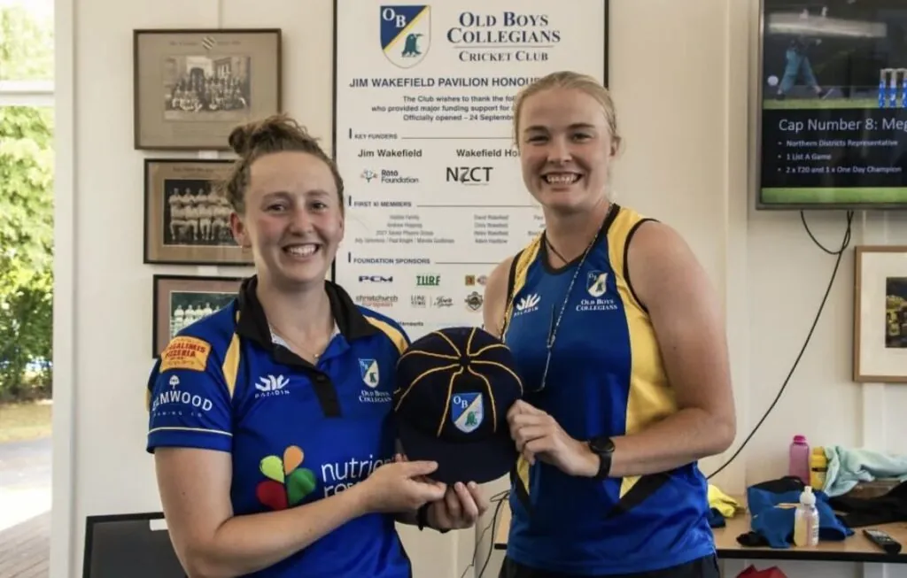 Pictured from left Former England player Fran Wilson presenting Meg Lay with her 100th cap for her club while playing in New Zealand. 
