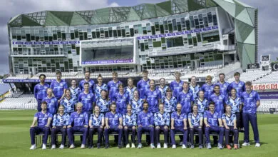 The Yorkshire Vikings and Northern Diamonds team in a group photo at Headingley