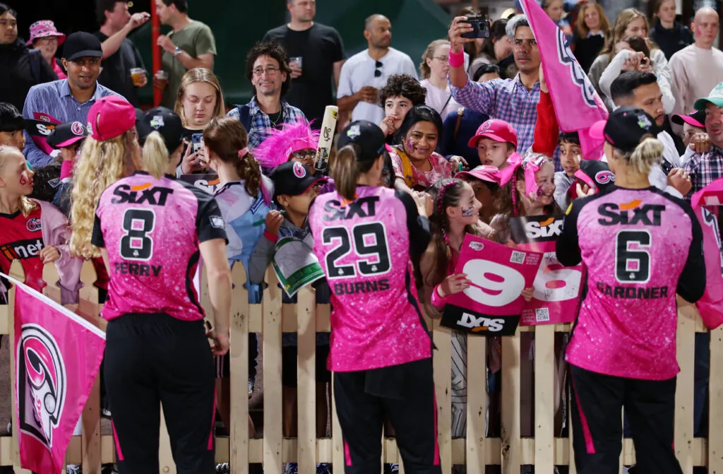 SYDNEY, AUSTRALIA - NOVEMBER 18: Fans wait to get autographs from Ellyse Perry, Erin Burns and Ashleigh Gardner of the Sixers following the WBBL match between Sydney Sixers and Adelaide Strikers at North Sydney Oval, on November 18, 2023, in Sydney, Australia. (Photo by Mike Owen/Getty Images)